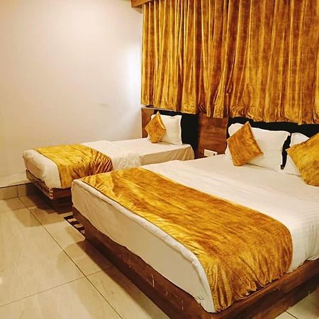 Hotel Mansarovar,Vadodara Esterno foto