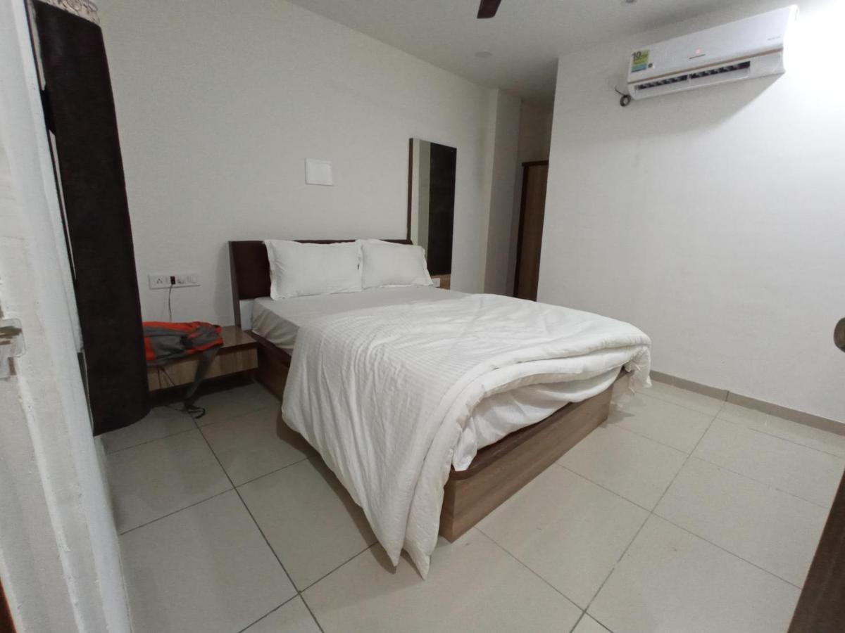 Hotel Mansarovar,Vadodara Esterno foto