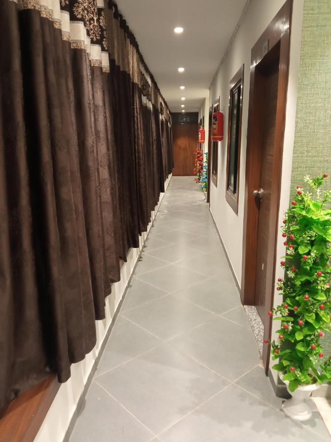 Hotel Mansarovar,Vadodara Esterno foto