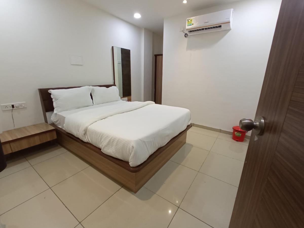 Hotel Mansarovar,Vadodara Esterno foto