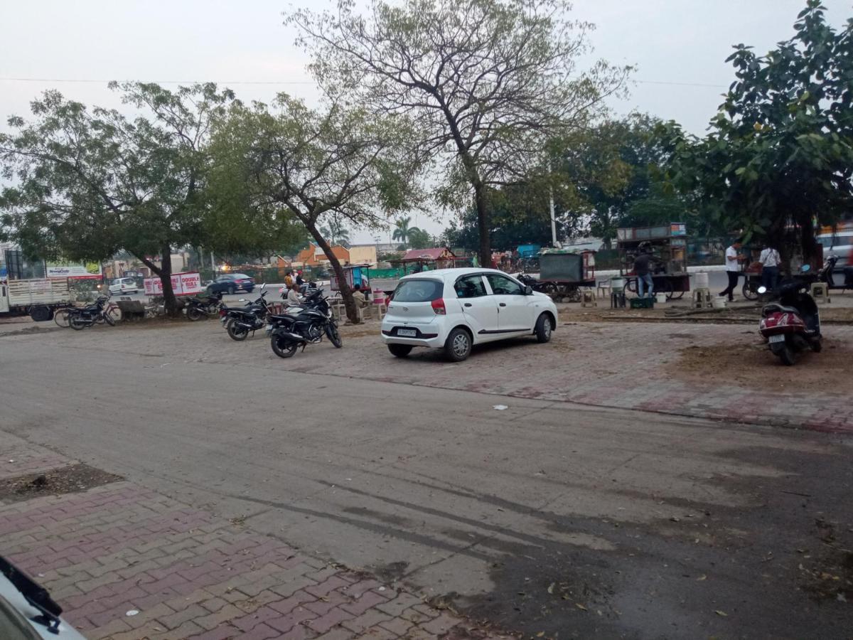 Hotel Mansarovar,Vadodara Esterno foto