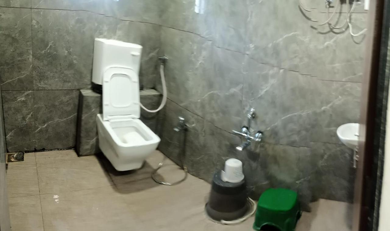 Hotel Mansarovar,Vadodara Esterno foto