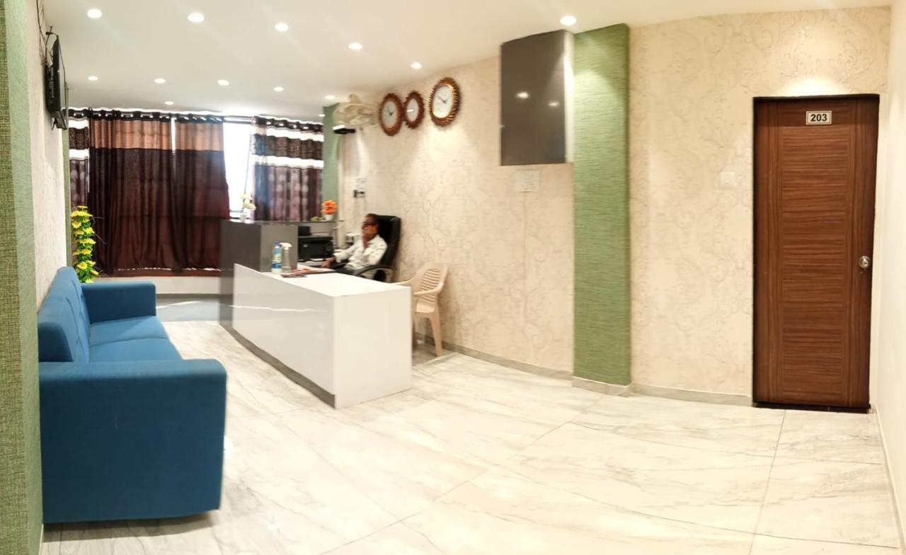 Hotel Mansarovar,Vadodara Esterno foto