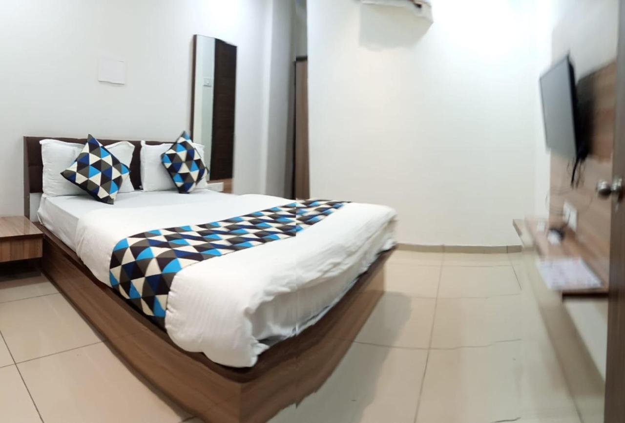 Hotel Mansarovar,Vadodara Esterno foto