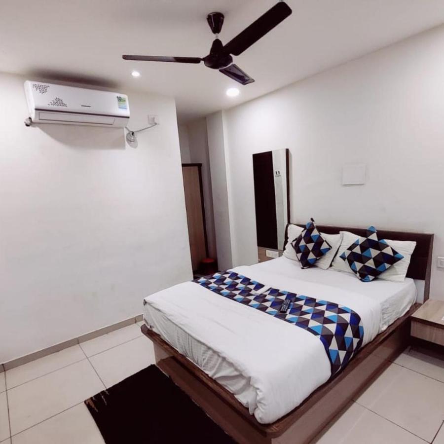 Hotel Mansarovar,Vadodara Esterno foto