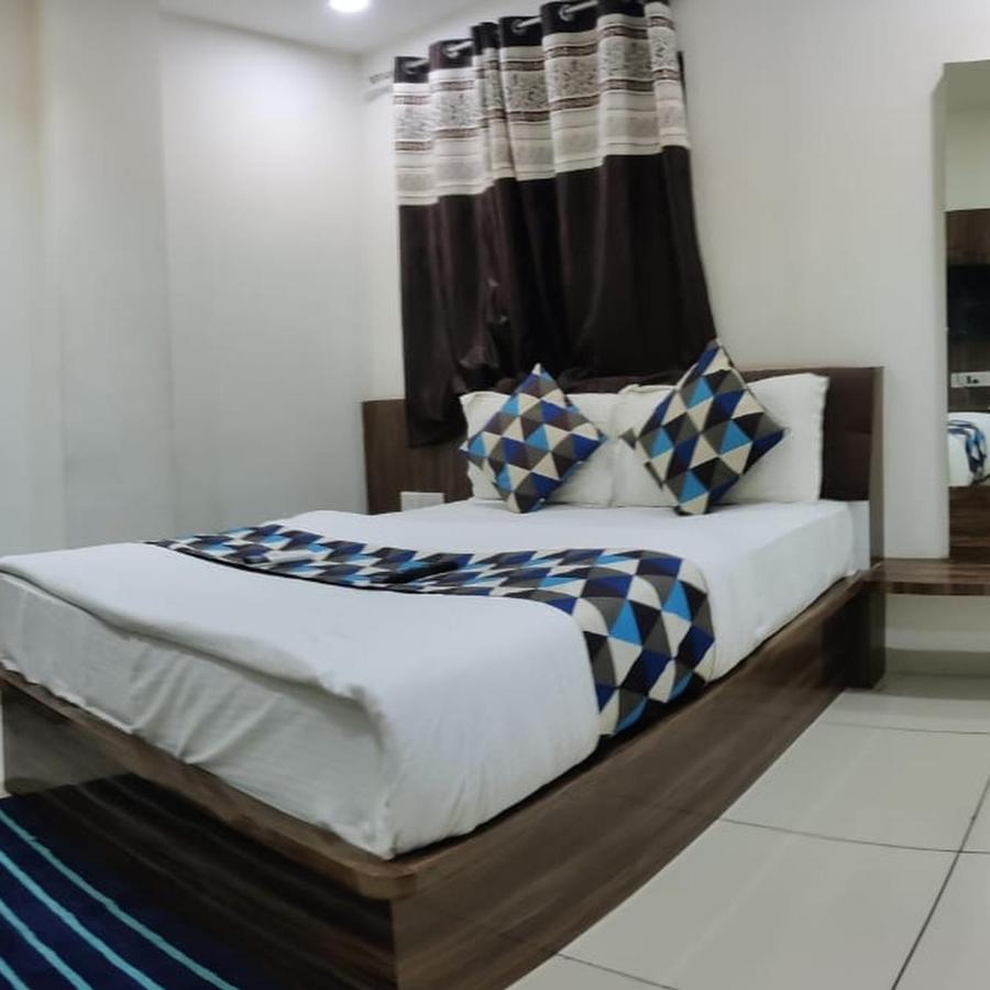 Hotel Mansarovar,Vadodara Esterno foto