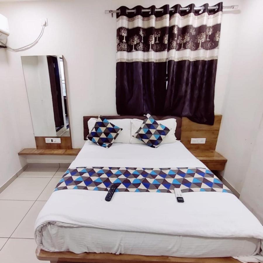 Hotel Mansarovar,Vadodara Esterno foto