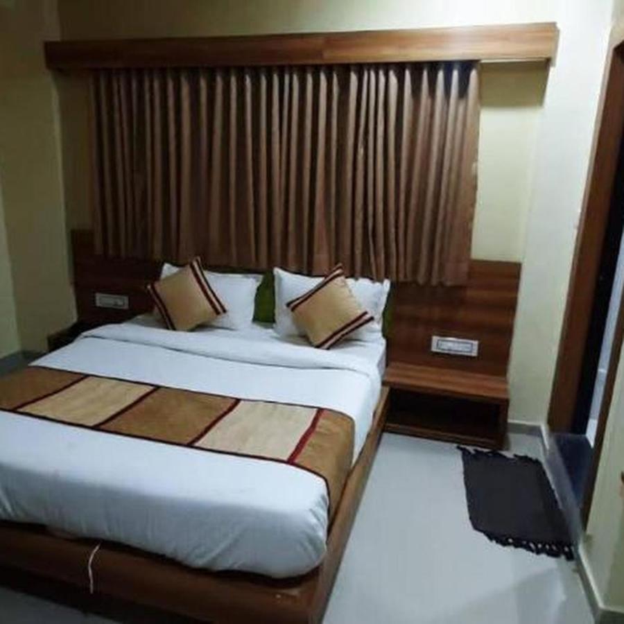 Hotel Mansarovar,Vadodara Esterno foto