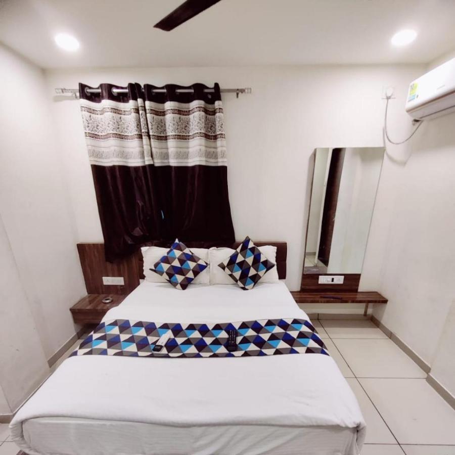 Hotel Mansarovar,Vadodara Esterno foto