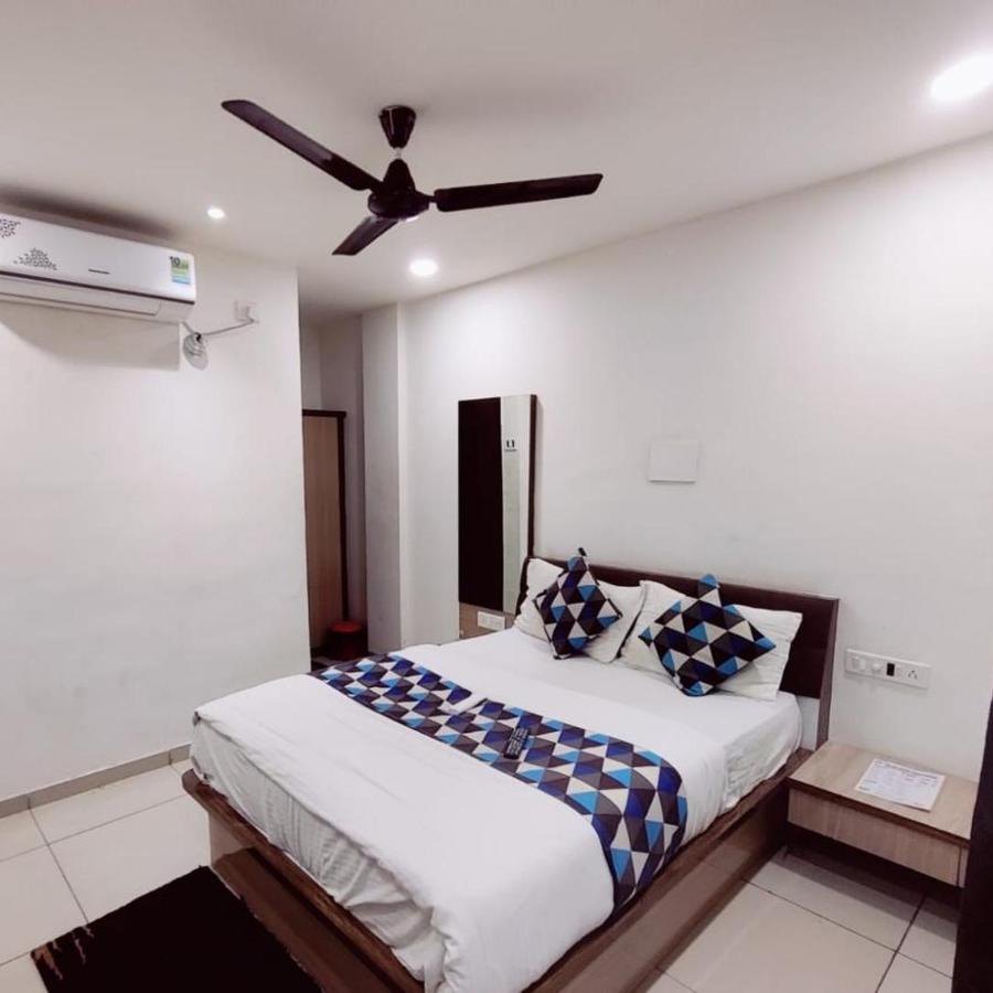 Hotel Mansarovar,Vadodara Esterno foto