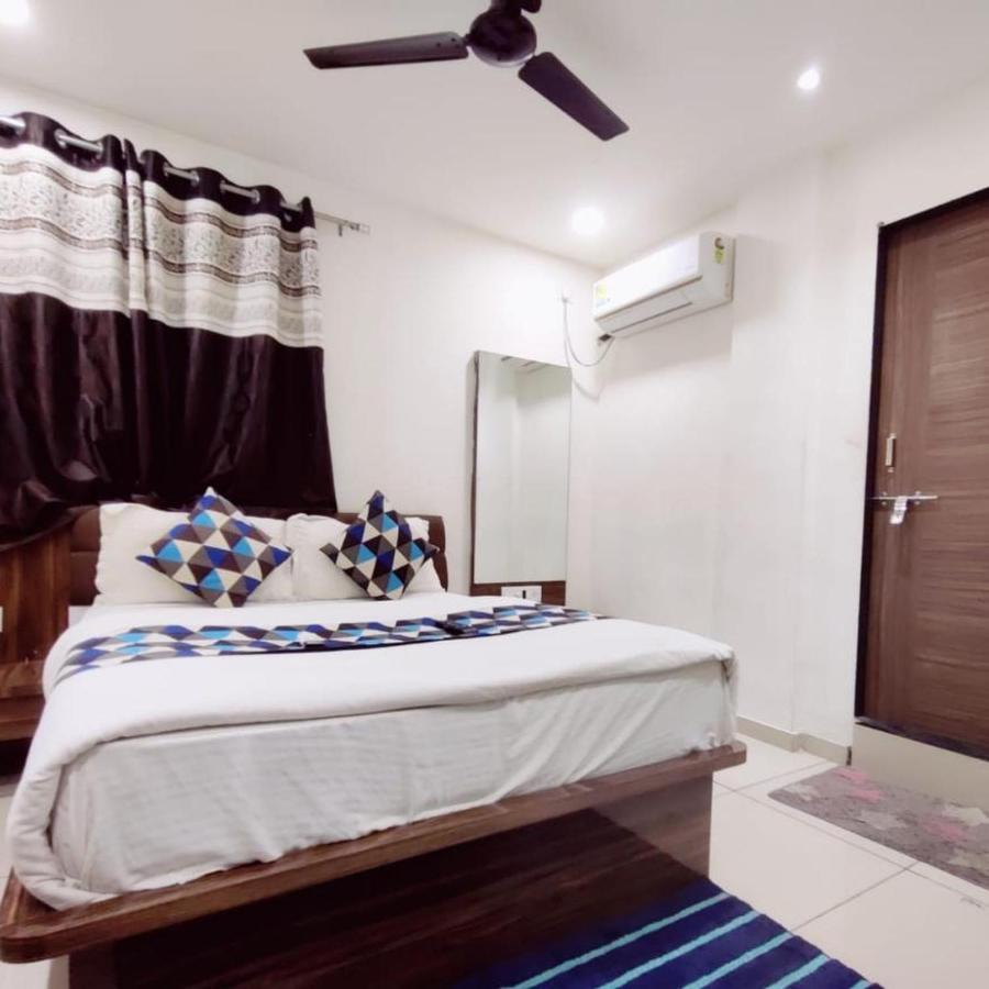Hotel Mansarovar,Vadodara Esterno foto