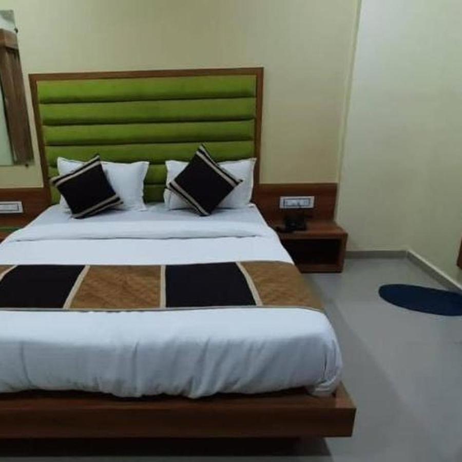 Hotel Mansarovar,Vadodara Esterno foto