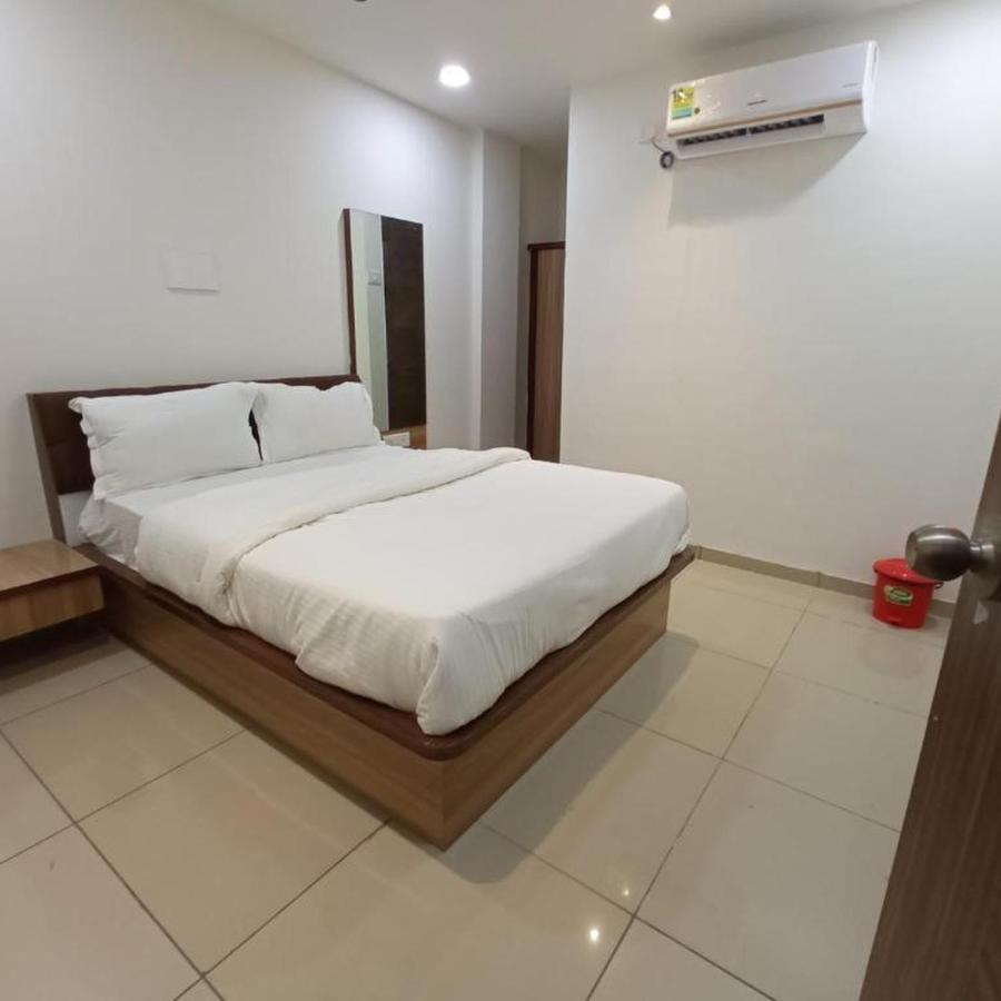 Hotel Mansarovar,Vadodara Esterno foto