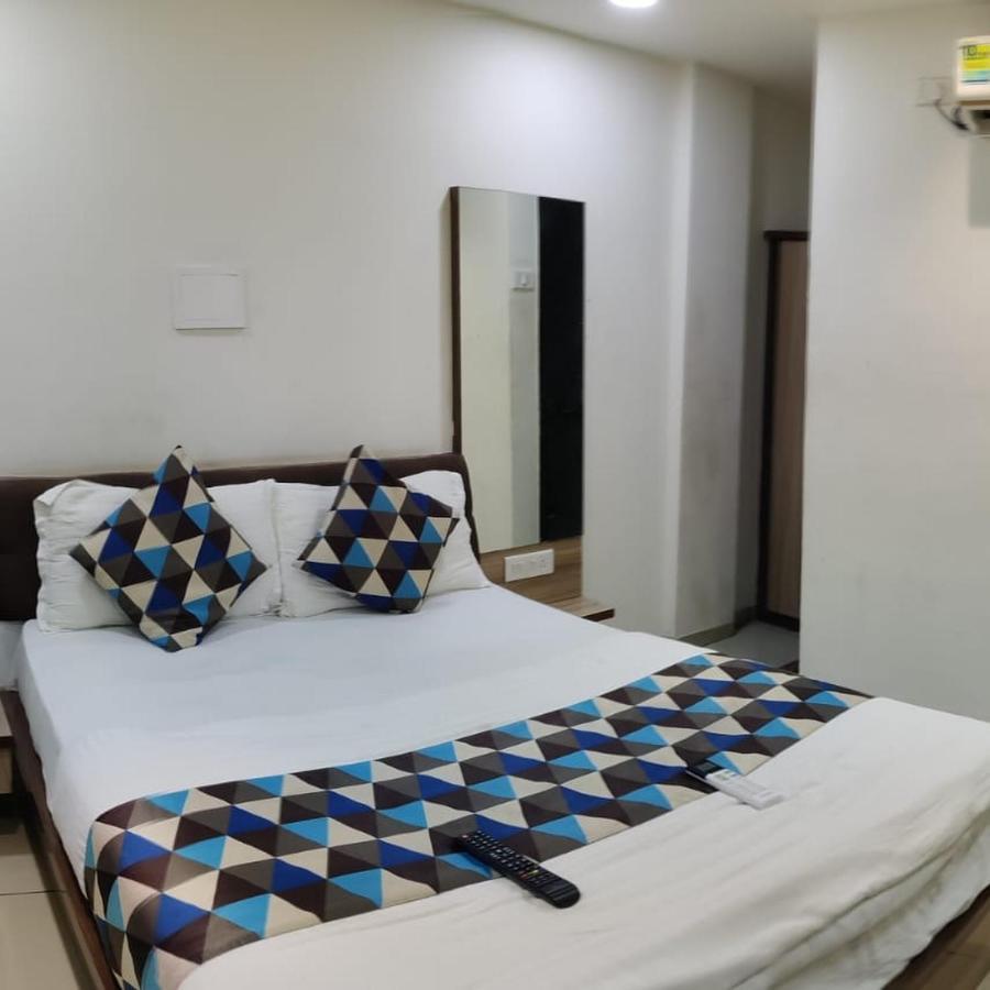 Hotel Mansarovar,Vadodara Esterno foto