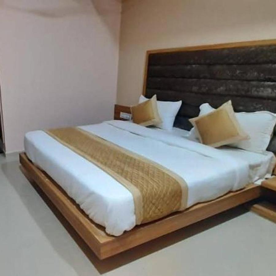 Hotel Mansarovar,Vadodara Esterno foto