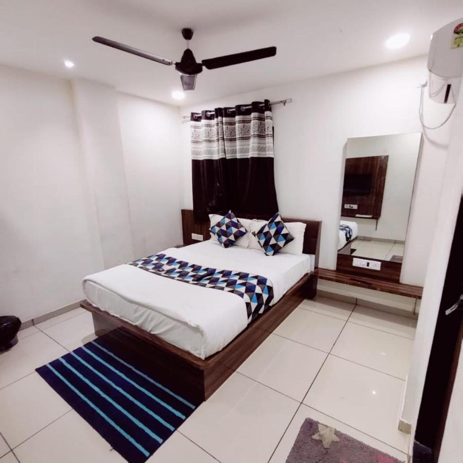 Hotel Mansarovar,Vadodara Esterno foto