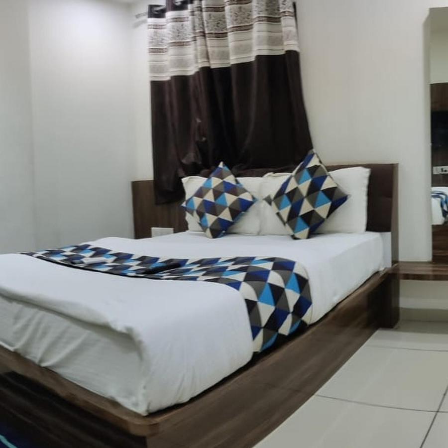 Hotel Mansarovar,Vadodara Esterno foto