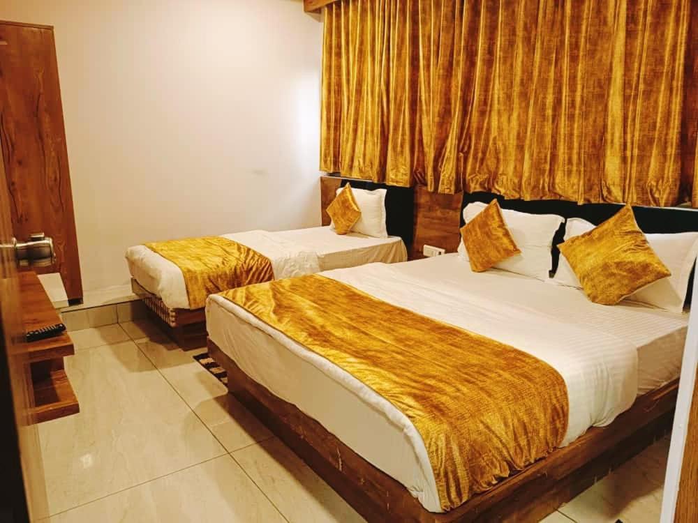 Hotel Mansarovar,Vadodara Esterno foto