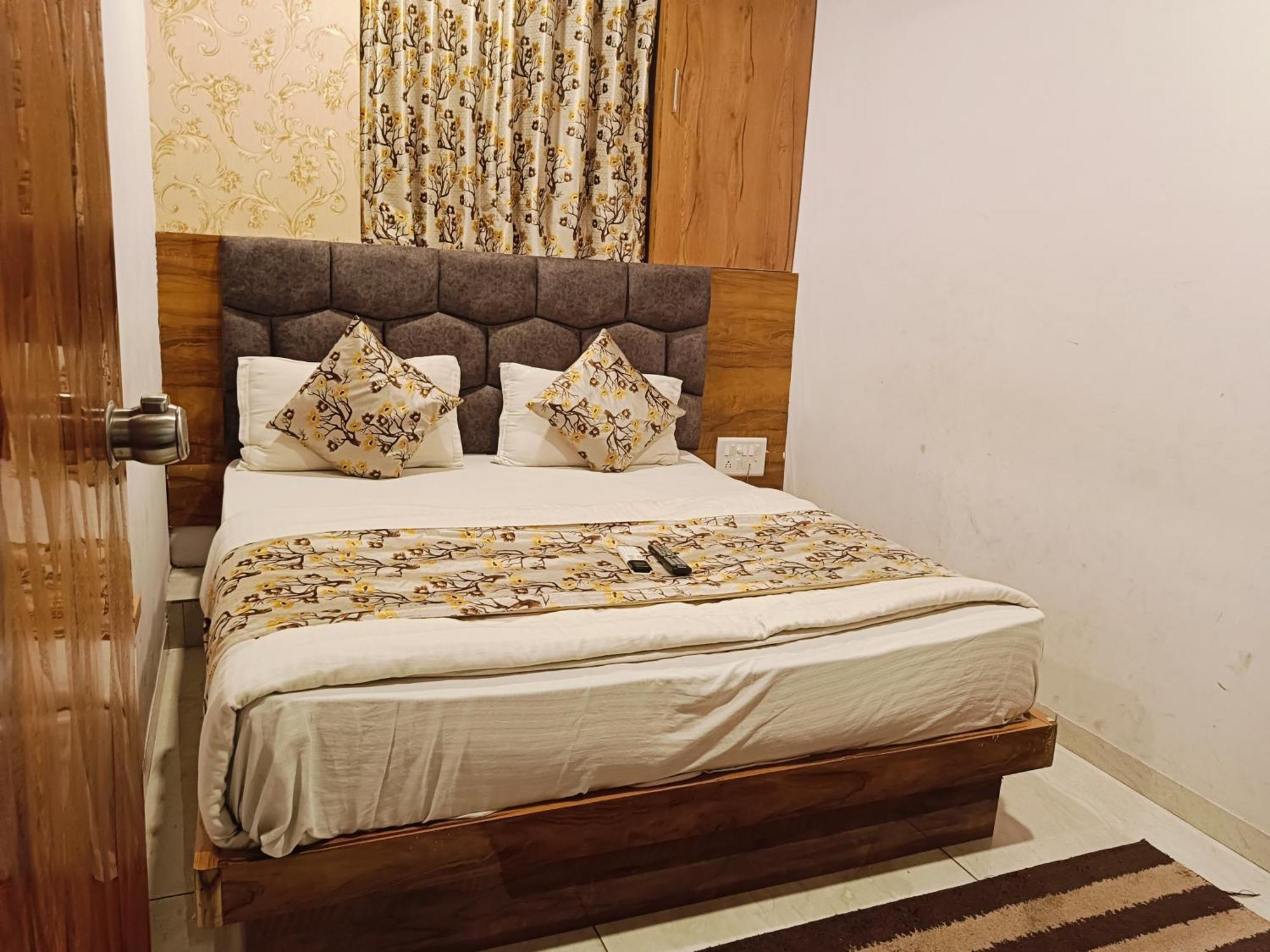 Hotel Mansarovar,Vadodara Esterno foto